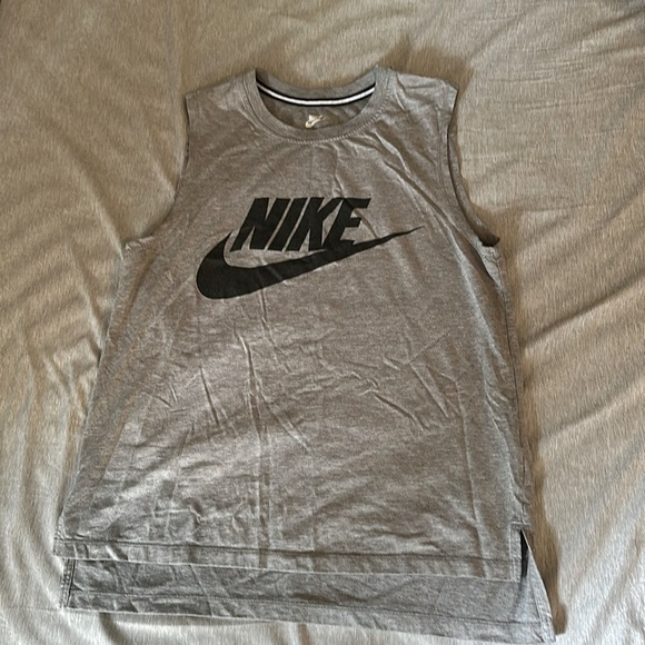 Nike Tops - Women’s Nike tank top